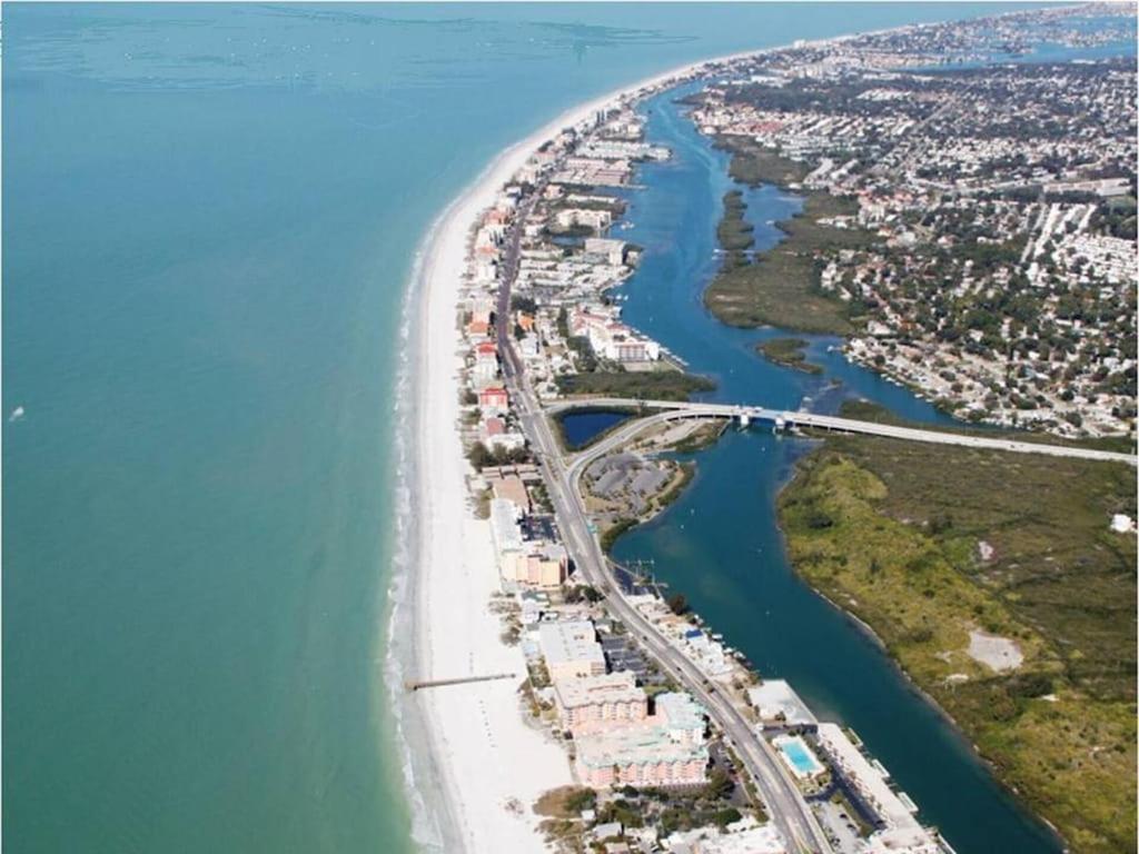 Spacious Beach House Unit,Beautifully Furnished 2 Bed 2Bath./2Min.Walk To Beach クリアウォーター・ビーチ エクステリア 写真